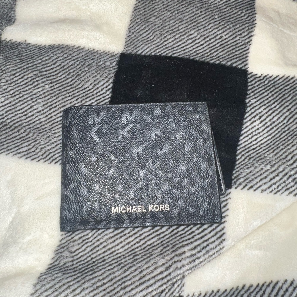 Micheal kors wallet